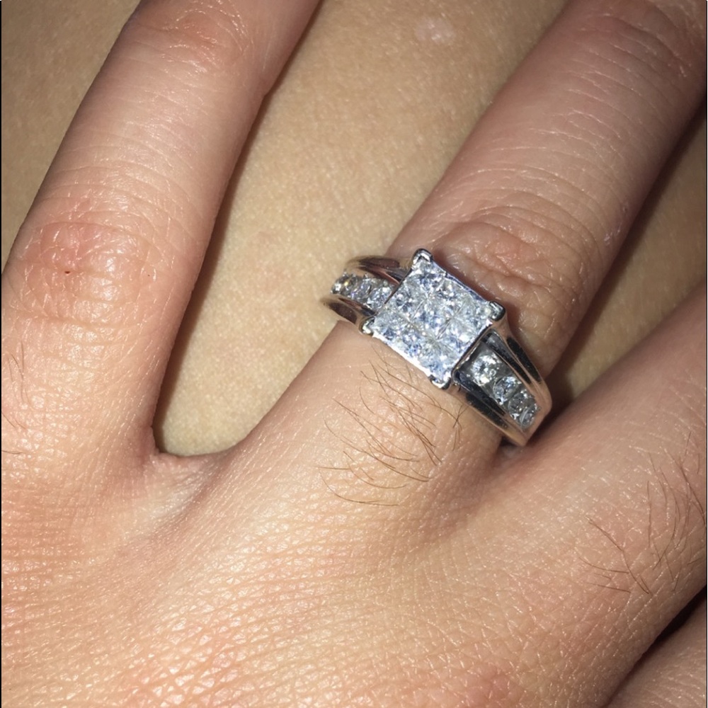 14 K white gold ring